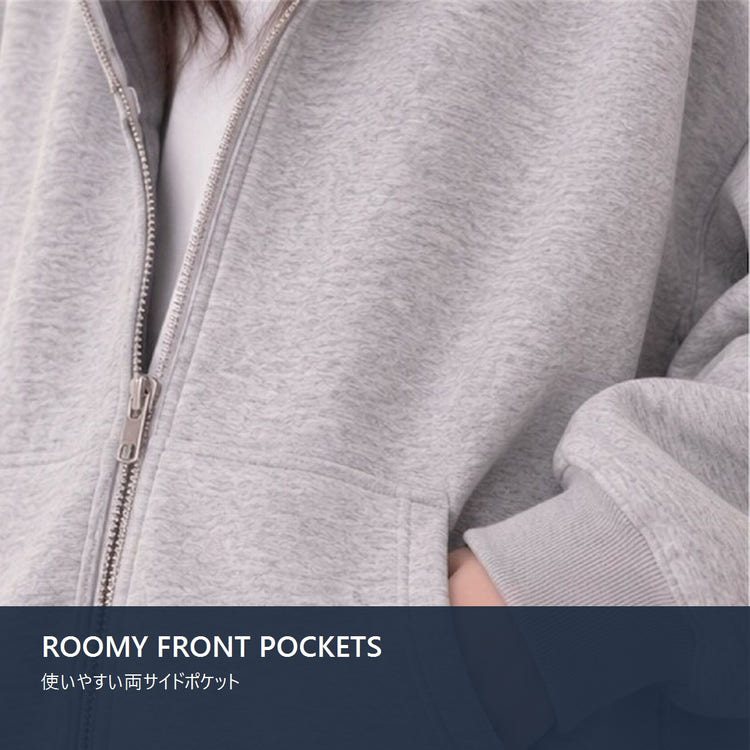 Roomy front pockets feature
