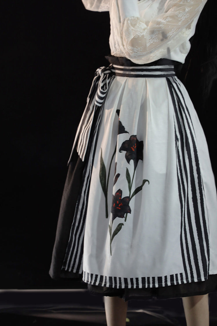 White/Black Lily Printed Ruffled Embroidered Bow Gothic Lolita Skirt - Product - 2
