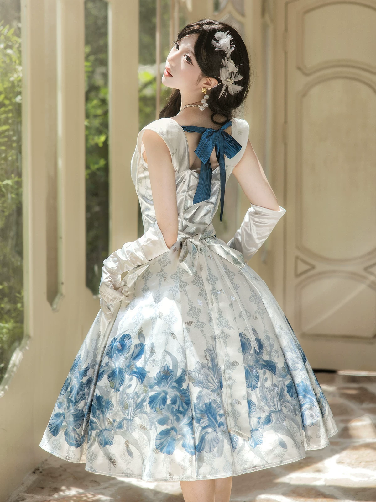 Blauer Blumendruck, ärmellos, drapierter Kragen, seitliche Schnürschleife, süße Prinzessin Vintage (Kleid einzeln), Detailansicht 6