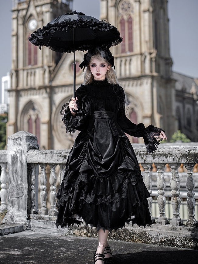 Gothic Lolita dress embroidered collar detail