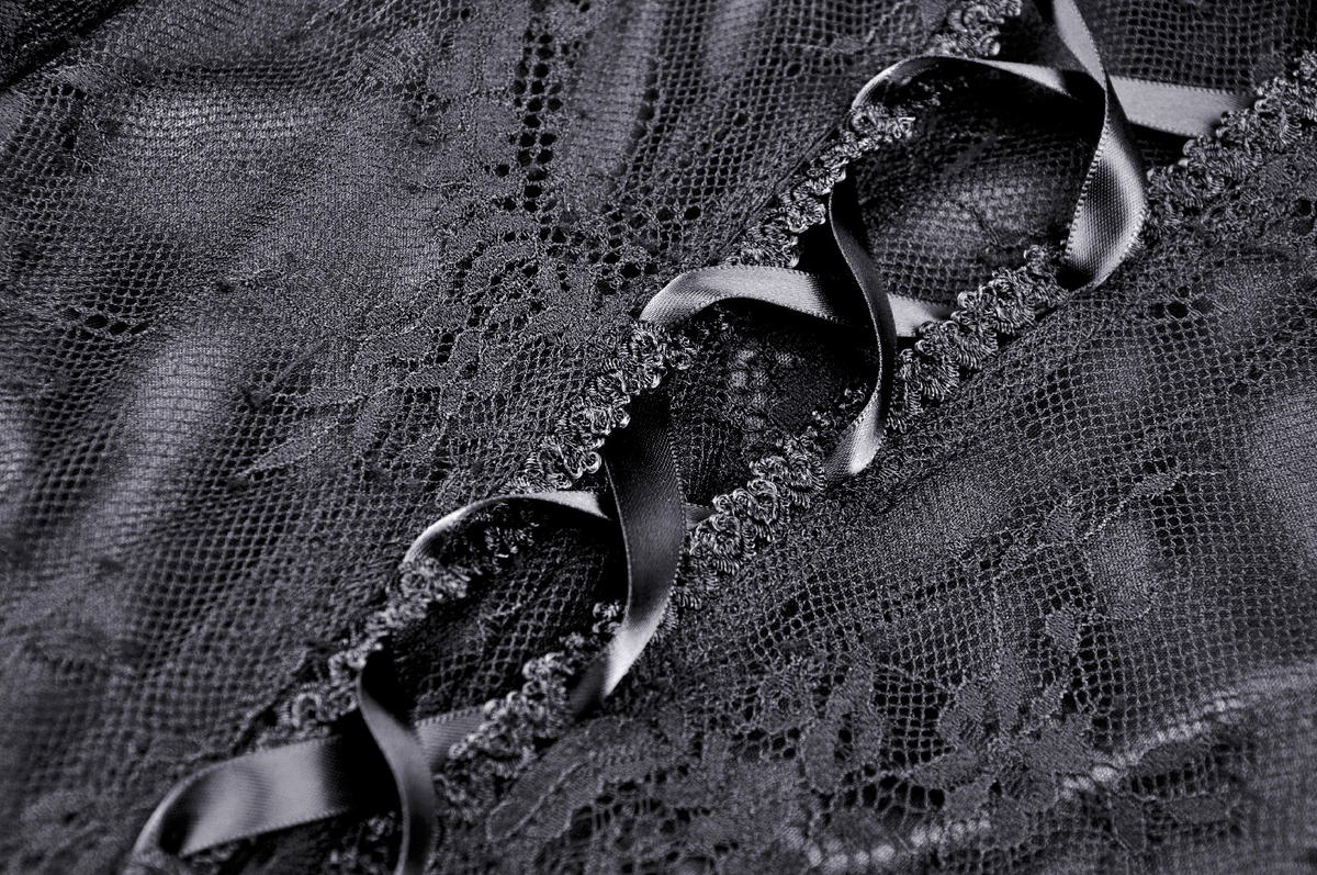 Elegant Black Lace Evening Gown with Gothic Flair - image 8