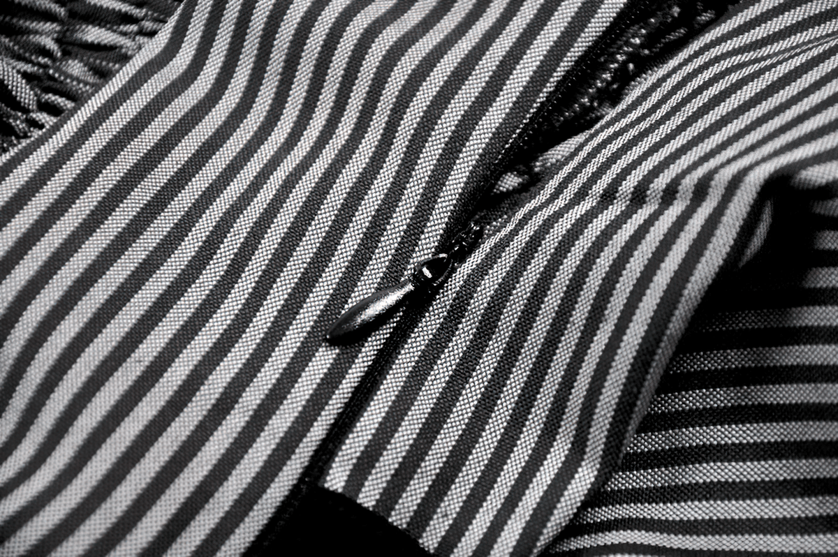 Fashion Pinstripe Ruffle Dress with Lace Hem and Belt - image 11